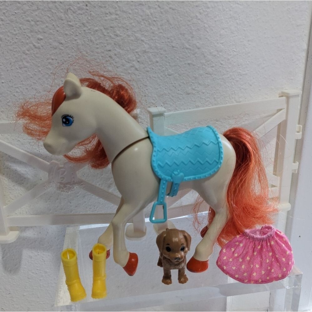 Barbie Hugs N' Horses Playset, Incomplete - Picture 4 of 14